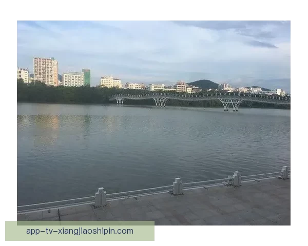 拥抱碧海蓝天，你的职场新篇章在三亚天涯海角招聘网上启航！